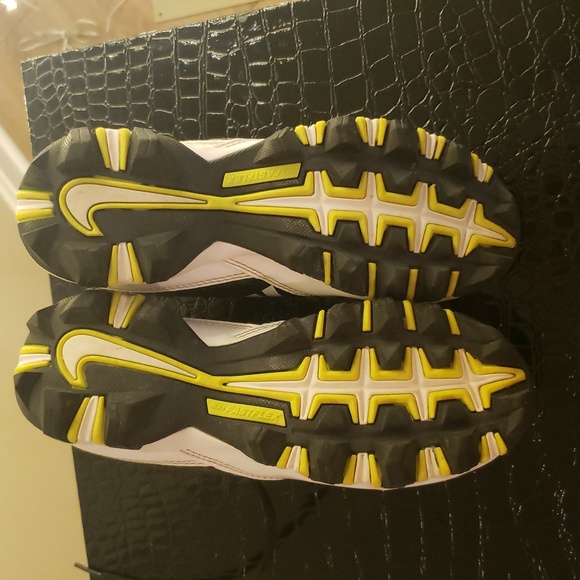 Nike Black and White Sports Cleats - Picture 6 of 9